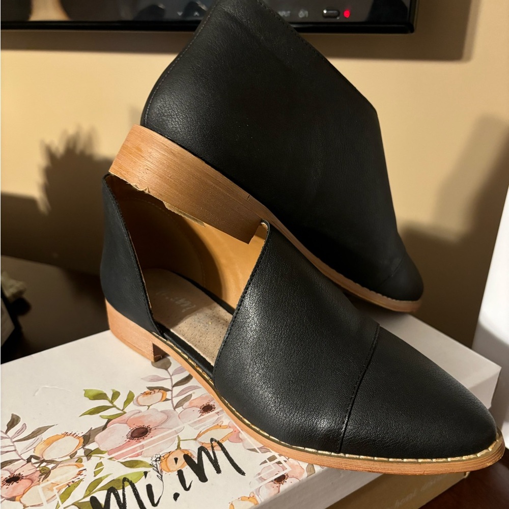 Buckle MiMi Shoes NWT - Picture 3 of 13